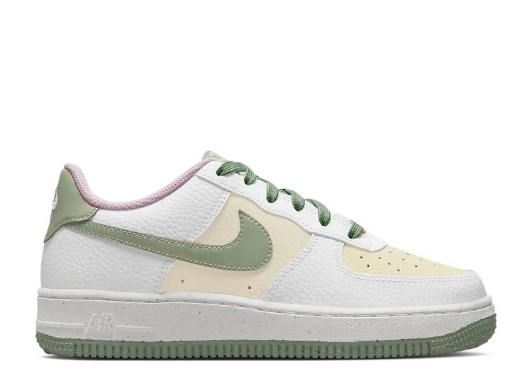 【 NIKE AIR FORCE 1 LV8 GS 'MUTED GREEN' / SUMMIT WHITE COCONUT MILK PINK 】 白色 ホワイト ピンク エアフォース ジュニア キッズ ベビー マタニティ スニーカー ナイキ|スニケス