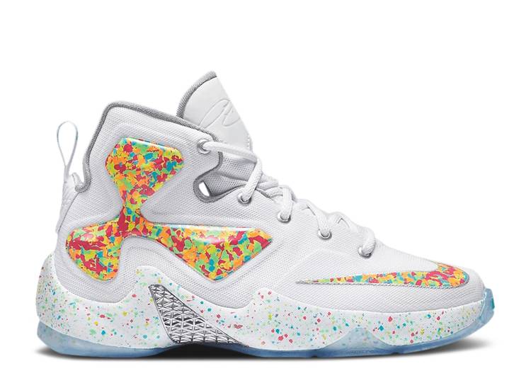 【 NIKE LEBRON 13 QS 'FRUITY PEBBLES' / WHITE PINK FOIL GAMMA BLUE GREEN 】 レブロン サーティーン 白色 ホワイト ピンク 青色 ブルー 緑 グリーン ジュニア キッズ ベビー マタニティ スニーカー ナイキ|スニケス