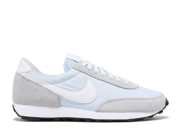 【 NIKE WMNS DAYBREAK 'FOOTBALL GREY' / FOOTBALL GREY WHITE BLACK 】 灰色 グレー 白色 ホワイト 黒色 ブラック スニーカー レディース ナイキ