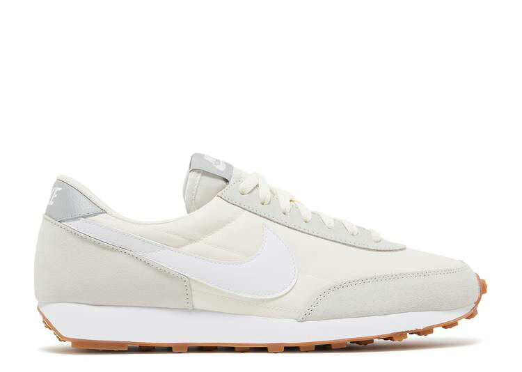 【 NIKE WMNS DAYBREAK \u0027WHITE GUM\u0027 / SUMMIT WHITE WHITE PALE IVORY 】 白いこと 白いこと 象牙色 スニーカー レディース ナイキ