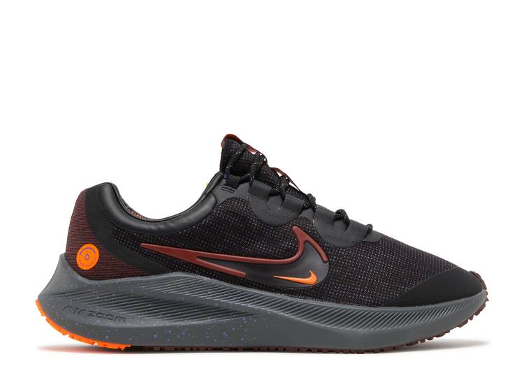 【 NIKE WINFLO 8 SHIELD \u0027BRONZE ECLIPSE REDSTONE\u0027 / BRONZE ECLIPSE REDSTONE TOTAL 】 銅 ブロンズ スニーカー メンズ ナイキ