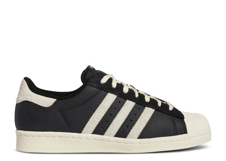【 ADIDAS SUPERSTAR 82 \u0027BLACK CREAM WHITE\u0027 / CORE BLACK ALUMINIUM CREAM WHITE 】 アディダス はやりっ子 皮膚軟化剤 中核グループ 黒いこと 黒いこと 白いこと 白いこと スニーカー メンズ