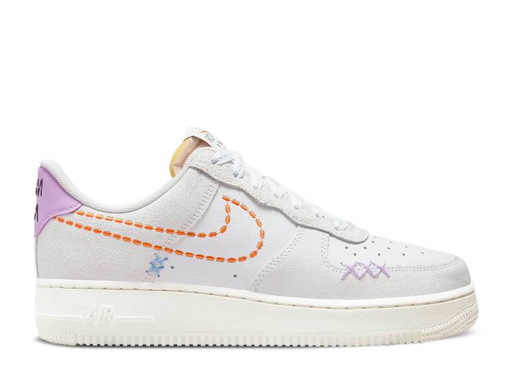 【 NIKE WMNS AIR FORCE 1 \u002707 SE \u0027101\u0027 / WHITE SAIL GREEN GLOW SAFETY 】 白いこと 白いこと 緑 緑であること 空軍 スニーカー レディース ナイキ