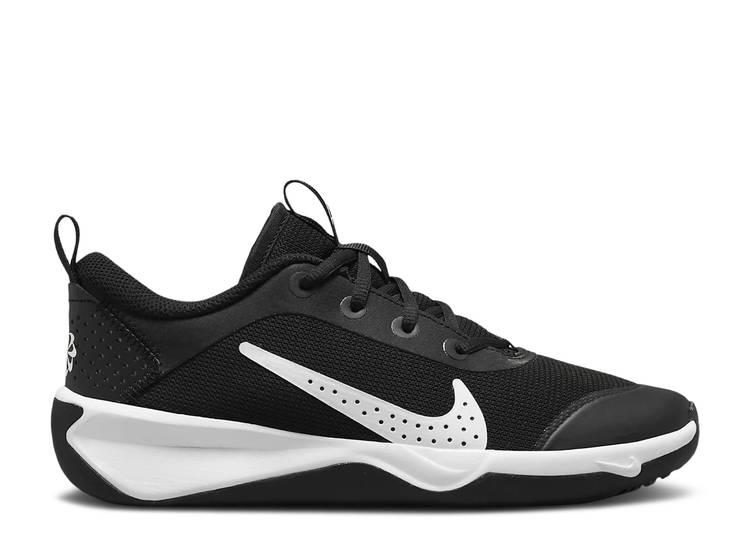 【 NIKE OMNI MULTI-COURT GS BLACK WHITE / BLACK WHITE 】 黒色 ブラック 白色 ホワイト ジュニア キッズ ベビー マタニティ スニーカー ナイキ