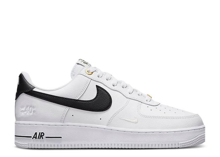 【 NIKE AIR FORCE 1 '07 LV8 '40TH ANNIVERSARY - WHITE BLACK' / WHITE BLACK WHITE METALLIC GOLD 】 白色 ホワイト 黒色 ブラック ゴールド エアフォース スニーカー メンズ ナイキ|スニケス