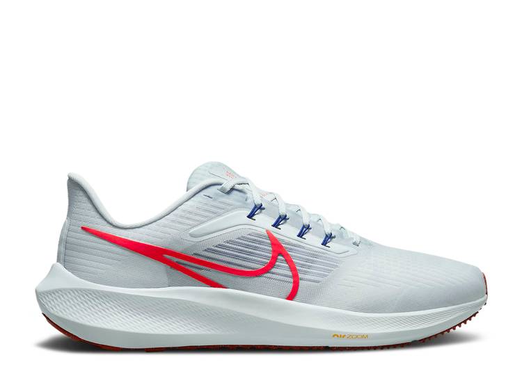 【 NIKE AIR ZOOM PEGASUS 39 GREY BRIGHT CRIMSON / FOOTBALL GREY CONCORD DARK 】 ズーム ペガサス 灰色 グレー コンコルド コンコード ズームペガサス スニーカー メンズ ナイキ