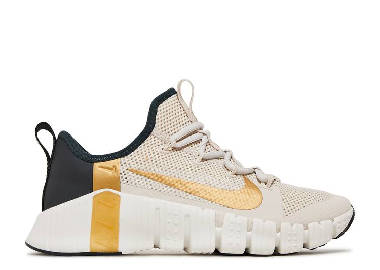 【 NIKE WMNS FREE METCON 3 'LIGHT OREWOOD BROWN' / LIGHT OREWOOD BROWN DARK SMOKE 】 フリー 茶色 ブラウン スニーカー レディース ナイキ