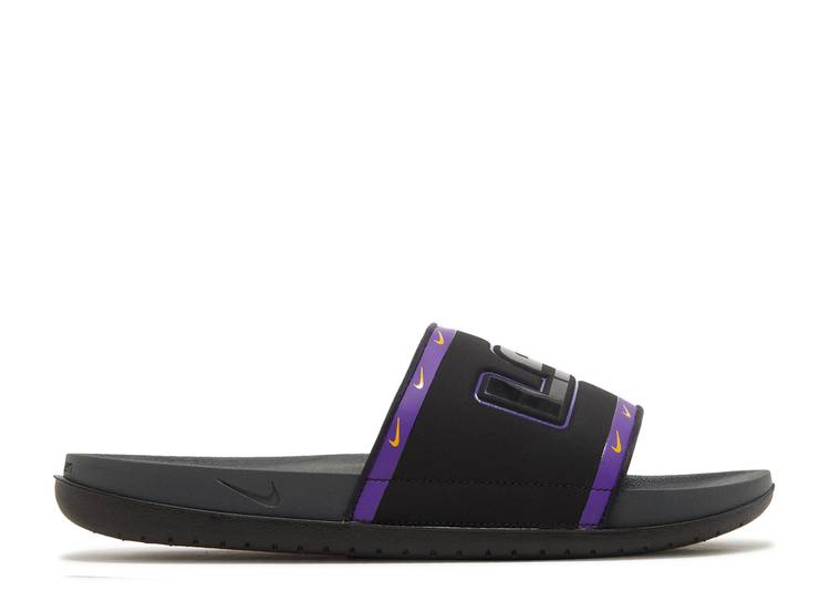 【 NIKE OFFCOURT SLIDE \u0027LSU\u0027 / BLACK COURT PURPLE UNIVERSITY 】 サンダル 黒いこと 黒いこと 厚地の外套 紫 パープル スニーカー メンズ ナイキ スニーカー-靴