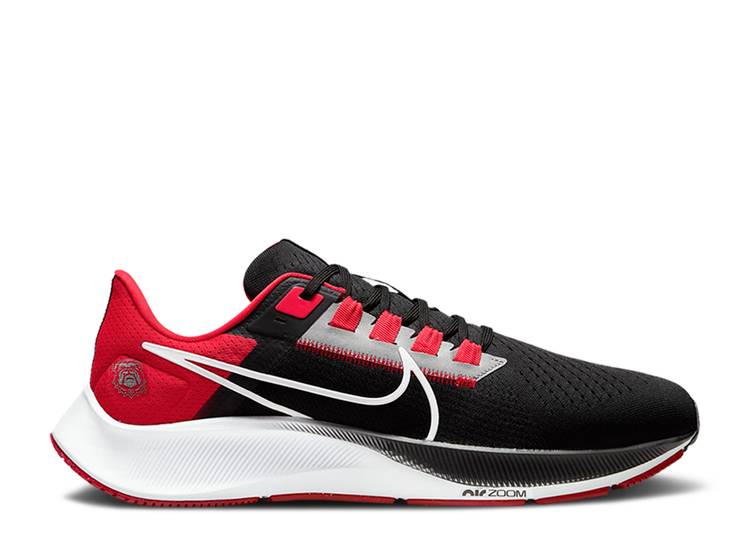【 NIKE AIR ZOOM PEGASUS 38 'GEORGIA' / BLACK UNIVERSITY RED METALLIC 】 ズーム ペガサス 黒色 ブラック 赤 レッド ズームペガサス スニーカー メンズ ナイキ｜スニケス