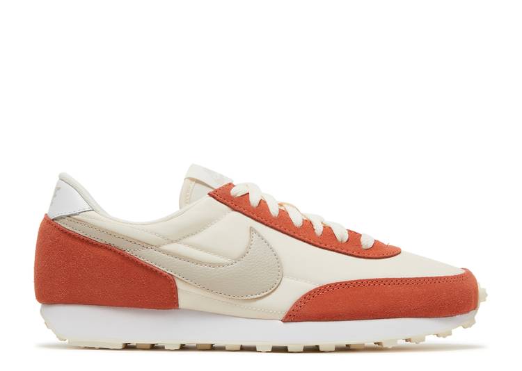 【 NIKE WMNS DAYBREAK 'PALE IVORY DESERT SAND' / PALE IVORY LIGHT SIENNA WHITE 】 アイボリー 白色 ホワイト スニーカー レディース ナイキ