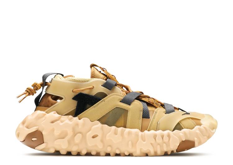 【 NIKE ISPA OVERREACT SANDAL 'CLUB GOLD' / CLUB GOLD WHEAT THUNDER GREY 】 クラブ ゴールド ウィート サンダー 灰色 グレー スニーカー メンズ ナイキ