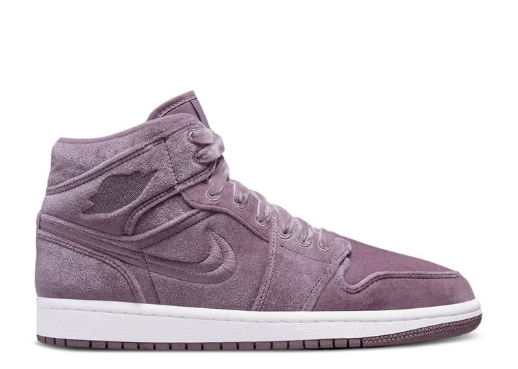 【 AIR JORDAN WMNS JORDAN 1 MID \u0027PURPLE VELVET\u0027 / PURPLE SMOKE PURPLE SMOKE WHITE 】 ナイキ ミッド 紫 パープル 白いこと 白いこと エアジョーダン スニーカー レディース