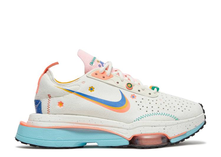 【 NIKE WMNS AIR ZOOM-TYPE 'FLOWERS, RAINBOWS AND BEADS' / SAIL SIGNAL BLUE COPA UNIVERSITY 】 青色 ブルー 'FLOWERS スニーカー レディース ナイキ