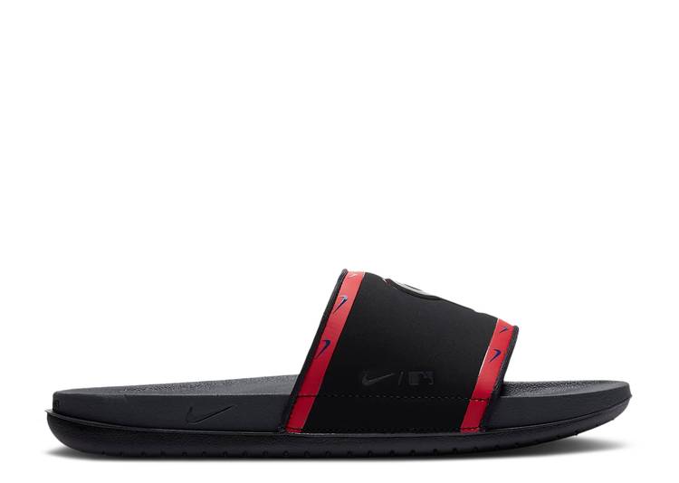 【 NIKE MLB X OFFCOURT SLIDE PHILADELPHIA PHILLIES / BLACK SPORT RED RUSH BLUE 】 サンダル 黒色 ブラック 赤 レッド ラッシュ 青色 ブルー フィラデルフィア フィリーズ スニーカー メンズ ナイキ