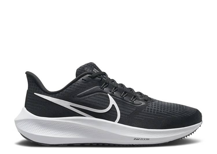 【 NIKE WMNS AIR ZOOM PEGASUS 39 \u0027BLACK WHITE\u0027 / BLACK DARK SMOKE GREY WHITE 】 望遠レンズ ペガサス 黒いこと 黒いこと 薄墨色 薄墨色 白いこと 白いこと 望遠レンズペガサス スニーカー レディース ナイキ