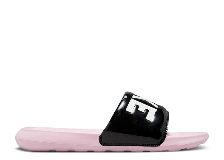 【 NIKE WMNS VICTORI ONE \u0027BLACK PINK FOAM\u0027 / BLACK PINK FOAM WHITE 】 サクラ色 黒いこと 黒いこと 白いこと 白いこと スニーカー レディース ナイキ