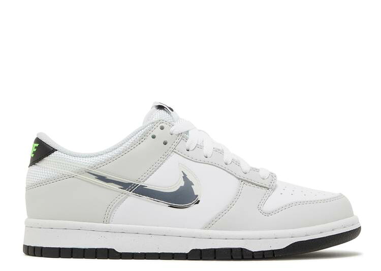 【 NIKE DUNK LOW GS 'GLITCH SWOOSH' / PHOTON DUST BLACK WHITE 】 ダンク 黒色 ブラック 白色 ホワイト ダンクロー ジュニア キッズ ベビー マタニティ スニーカー ナイキ|スニケス