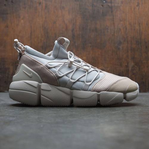 ナイキ スニーカー メンズ 【 NIKE MEN AIR FOOTSCAPE UTILITY DM (LT OREWOOD BRN / LT BRN-MUSHROOM) 】｜スニケス 28,015円