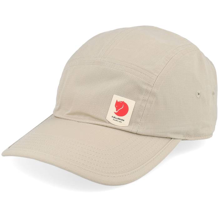 【 High Coast Lite Cap Fossil 5-Panel Men Beige 】 ご機嫌 ともし火 旗がしら かぶり笠 メンズ ベージュ