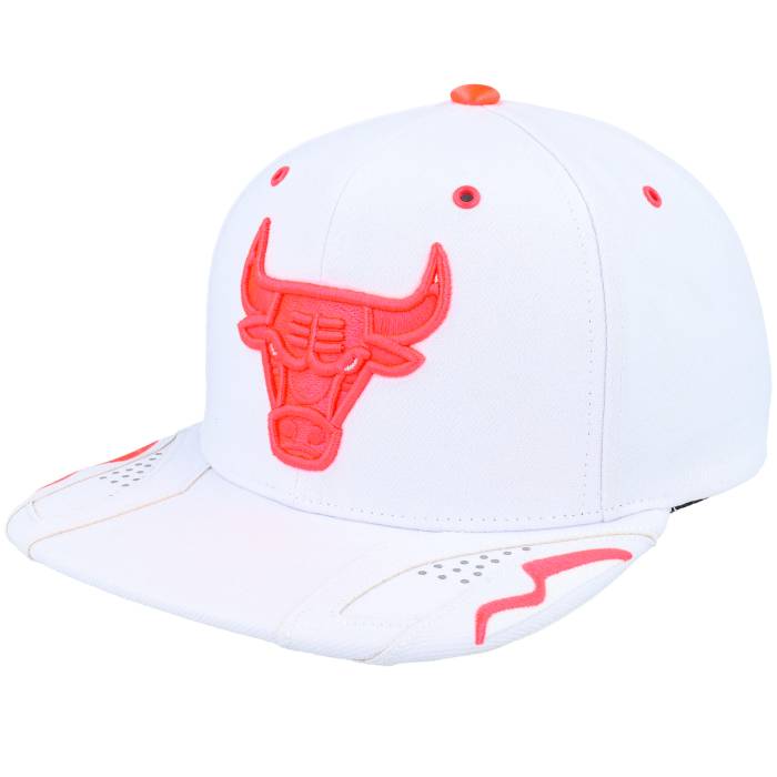 ミッチェル\u0026ネス Mitchell \u0026 Ness 【 Chicago Bulls Day 6 White/Lava Red Snapback Men White 】 風の強い町 ブルズ Red 赤・赤いこと Snapback スナップバック 御徒面子 メンズ 白いこと 白いこと