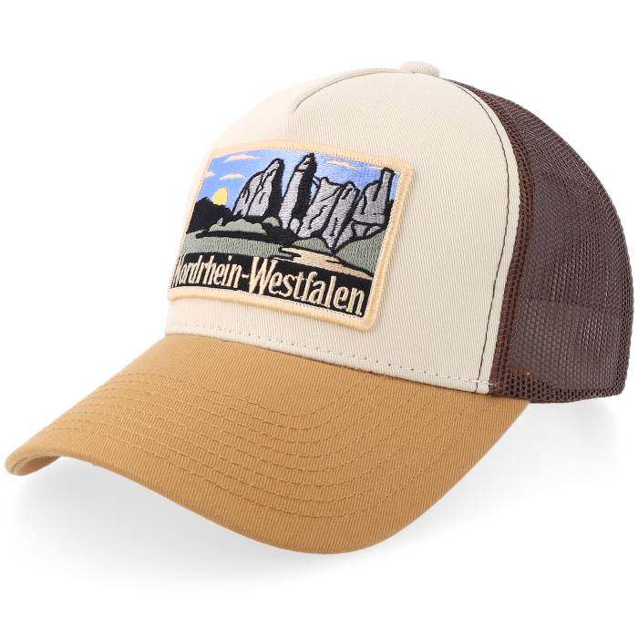 Wild Spirit 【 Bundesland Nordrhein-Westfalen Stone/Brown/Wheat A-Frame Trucker Men Beige 】 トラッカー メンズ ベージュ｜スニケス 15,257円