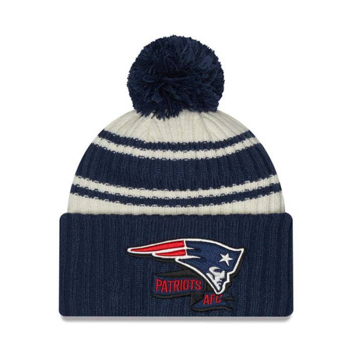 ニューエラ New Era 【 New England Patriots 2022 Sideline Sport Cuffed Pom Knit Hat Mens Cream/Navy 】 ペイトリオッツ サイドライン ニット メンズ クリーム 紺色 ネイビー
