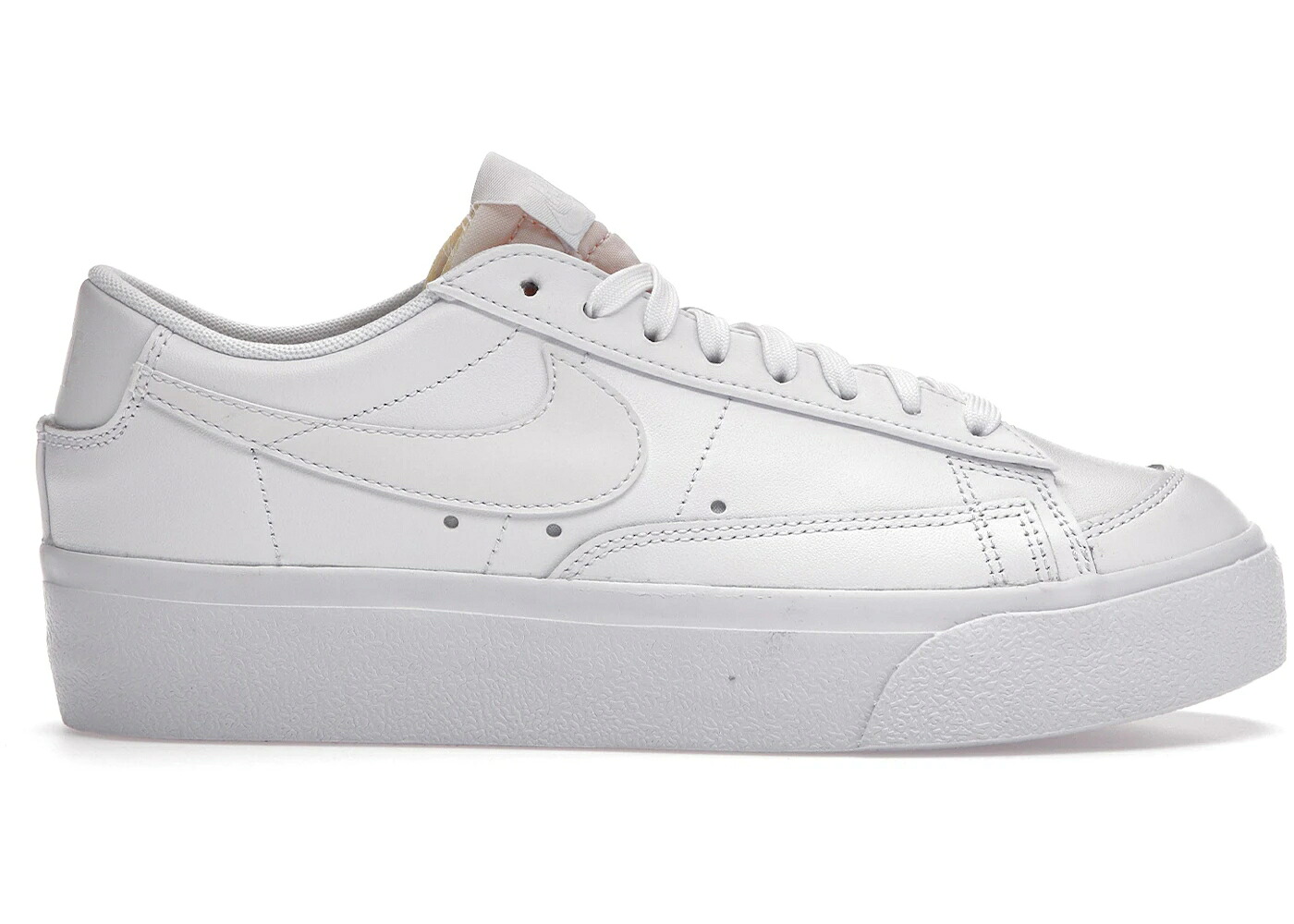 ナイキ ブレイザー 白いこと 白いこと WOMEN\u0027S スニーカー レディース NIKE BLAZER LOW PLATFORM TRIPLE WHITE (WOMEN\u0027S) / WHITE WHITE WHITE