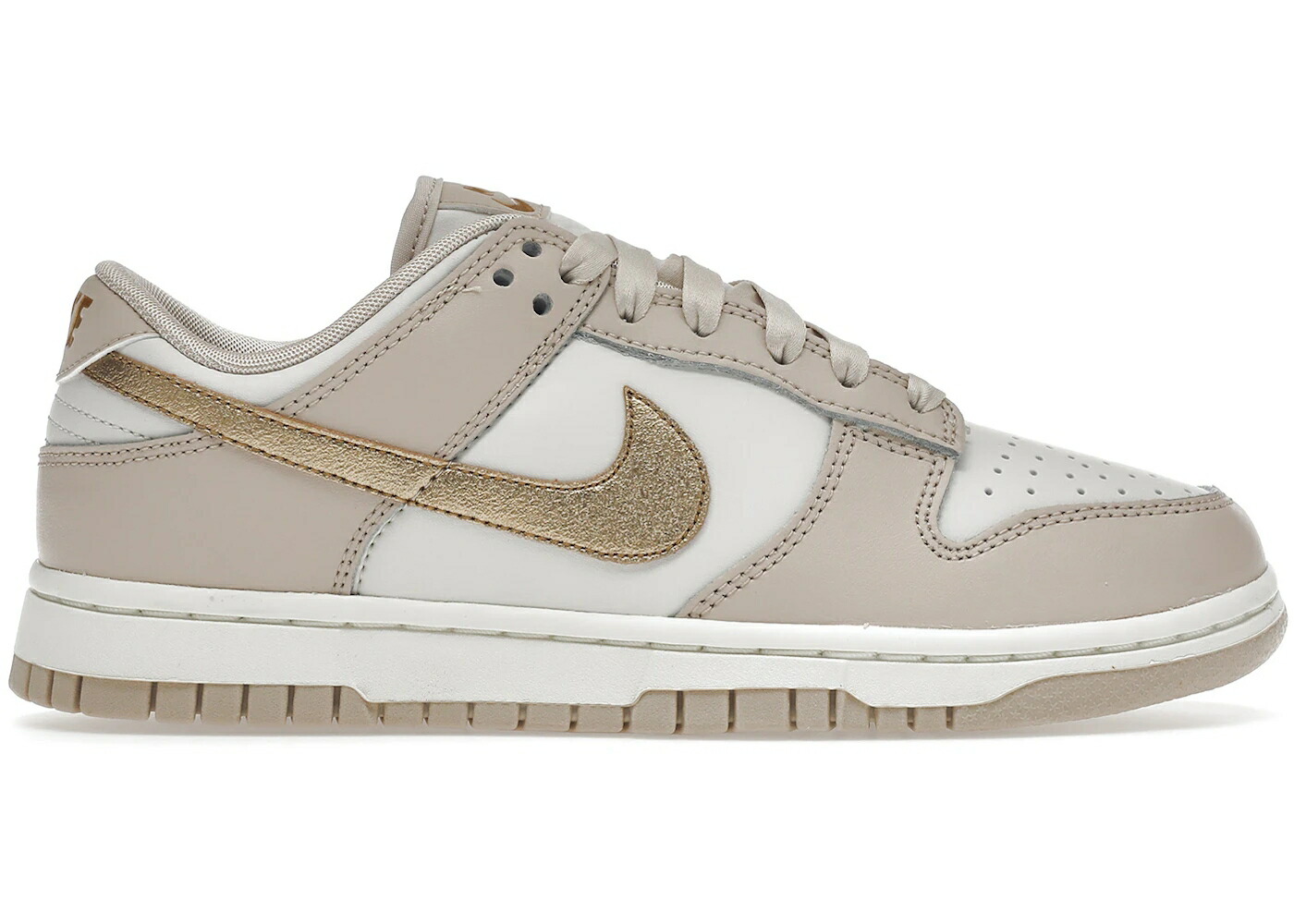 ナイキ ダンク ゴールド ダンクロー WOMEN\u0027S スニーカー レディース NIKE DUNK LOW PHANTOM METALLIC GOLD (WOMEN\u0027S) / PHANTOM METALLIC GOLD SANDDRIFT