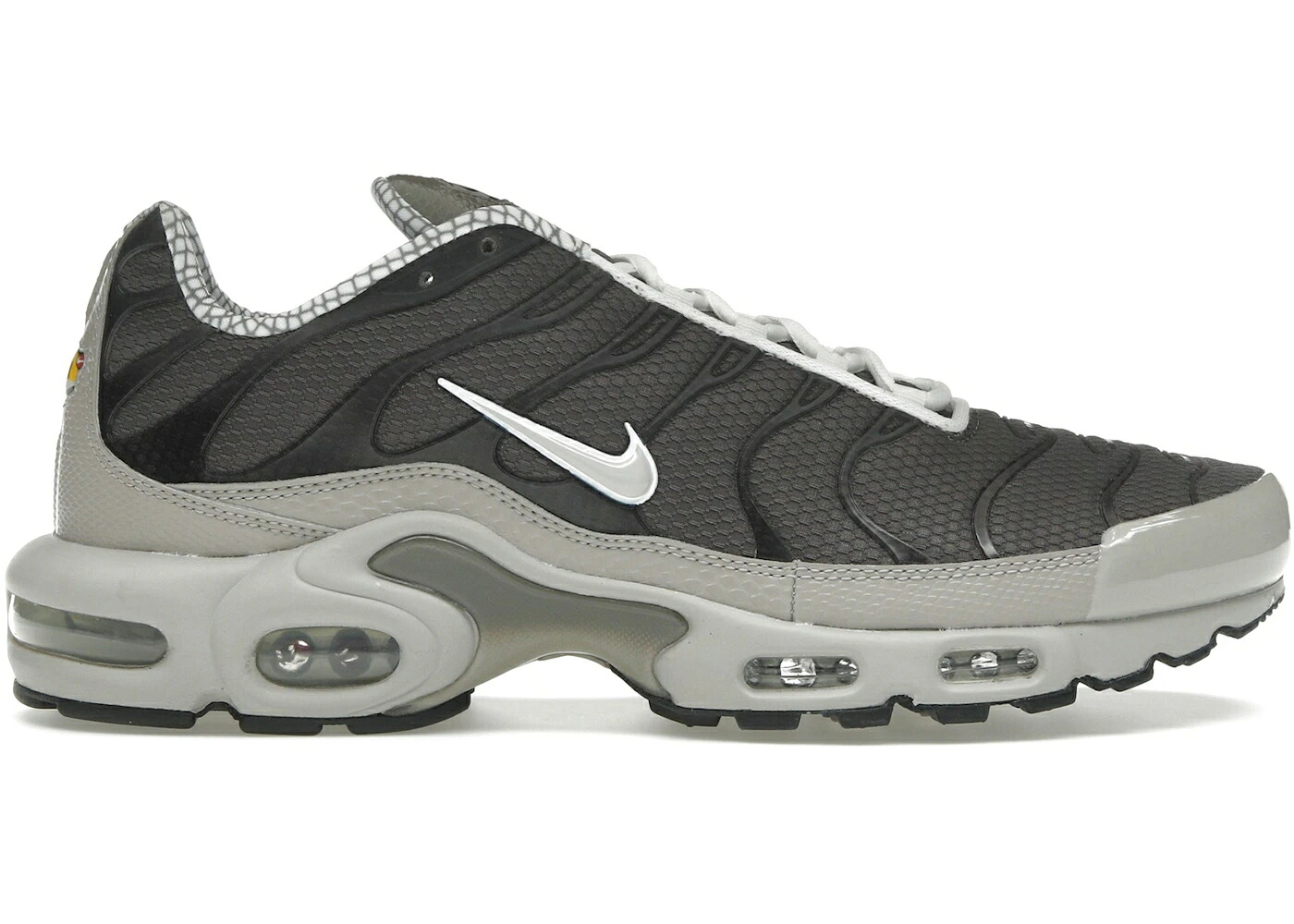ナイキ マックス 白色 ホワイト エアマックスプラス スニーカー メンズ NIKE AIR MAX PLUS YEAR OF THE SNAKE / CAVE STONE SUMMIT WHITE METALLIC｜スニケス