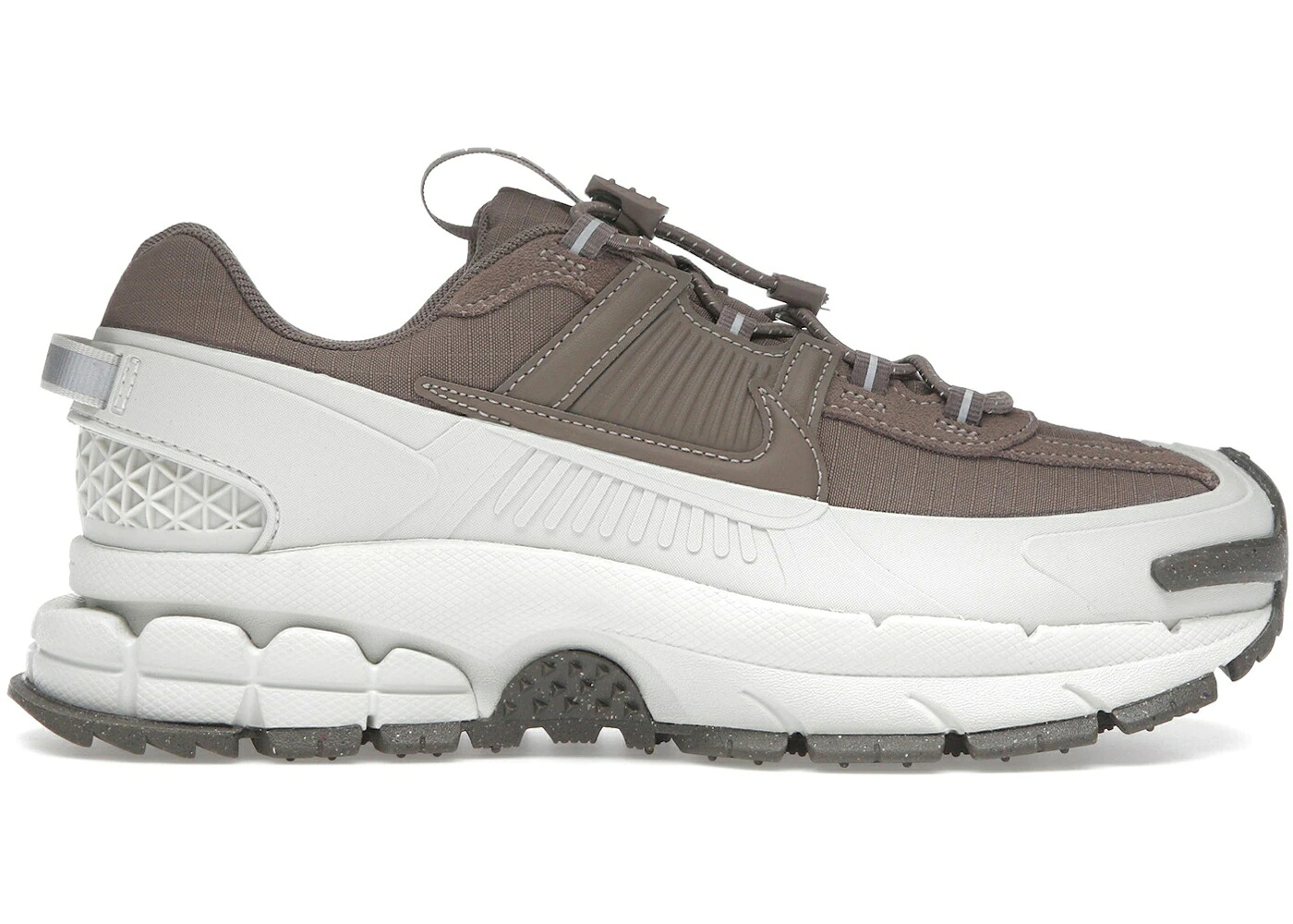 ナイキ 望遠レンズ 赤銅色 赤銅色 厚地の外套 WOMEN\u0027S スニーカー レディース NIKE ZOOM VOMERO 5 ROAM LIGHT BONE MINK BROWN (WOMEN\u0027S) / LIGHT BONE MINK BROWN COURT