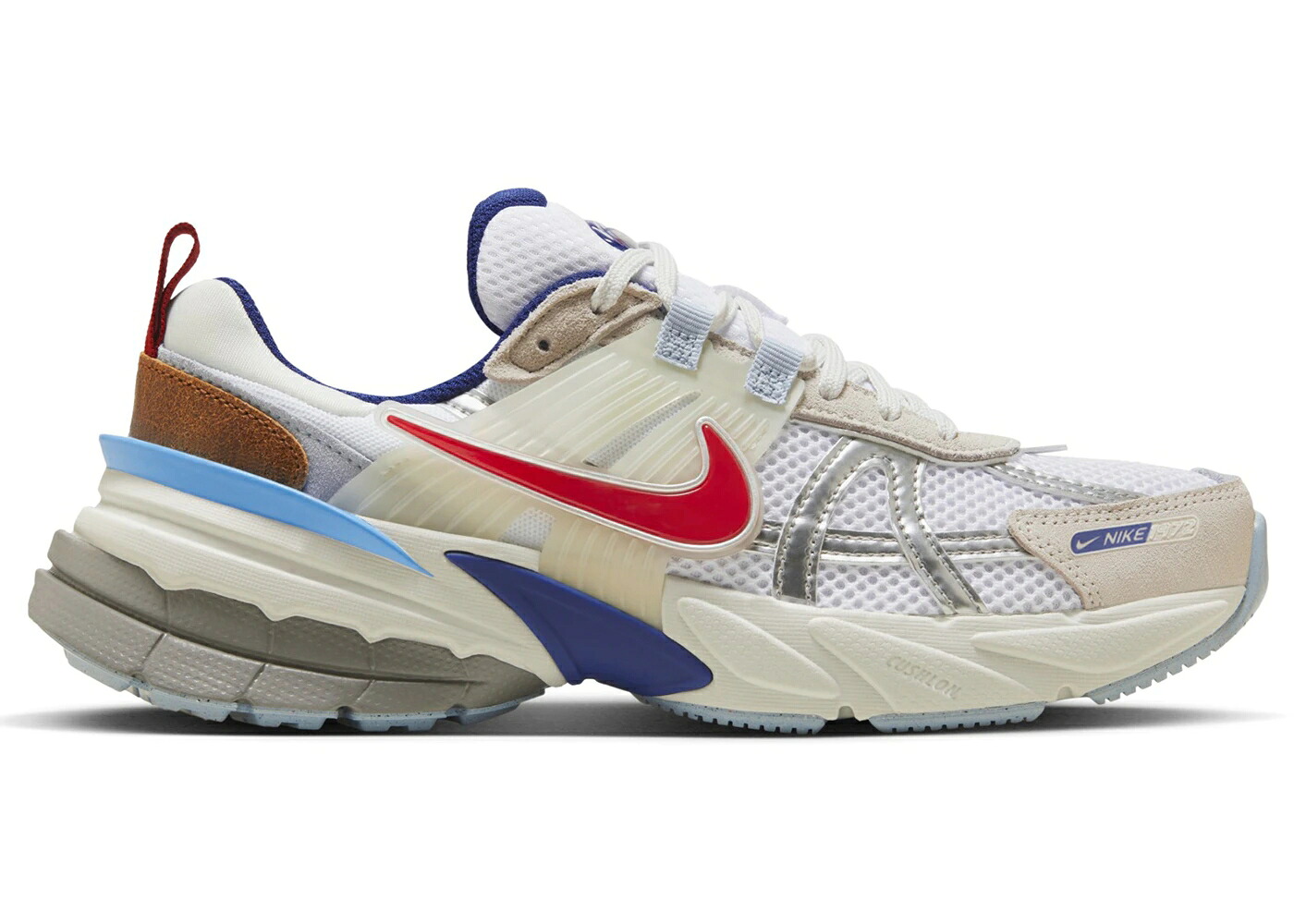 ナイキ 幽客 しろがね色 しろがね色 赤 赤いこと 青味 青み WOMEN\u0027S スニーカー レディース NIKE V2K RUN METALLIC SILVER GYM RED UNIVERSITY BLUE (WOMEN\u0027S) / METALLIC SILVER GYM RED SAIL