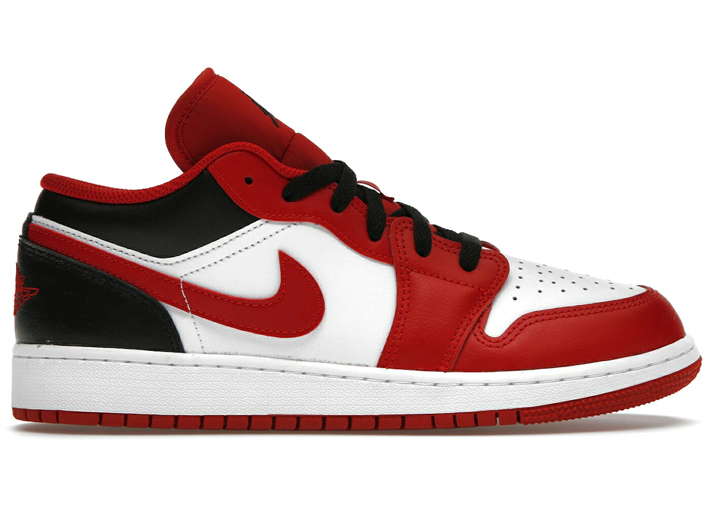 ナイキ ジョーダン ブルズ 白色 ホワイト 黒色 ブラック 赤 レッド ジュニア キッズ JORDAN 1 LOW BULLS (GS) / WHITE BLACK RED ベビー マタニティ スニーカー｜スニケス 27,365円