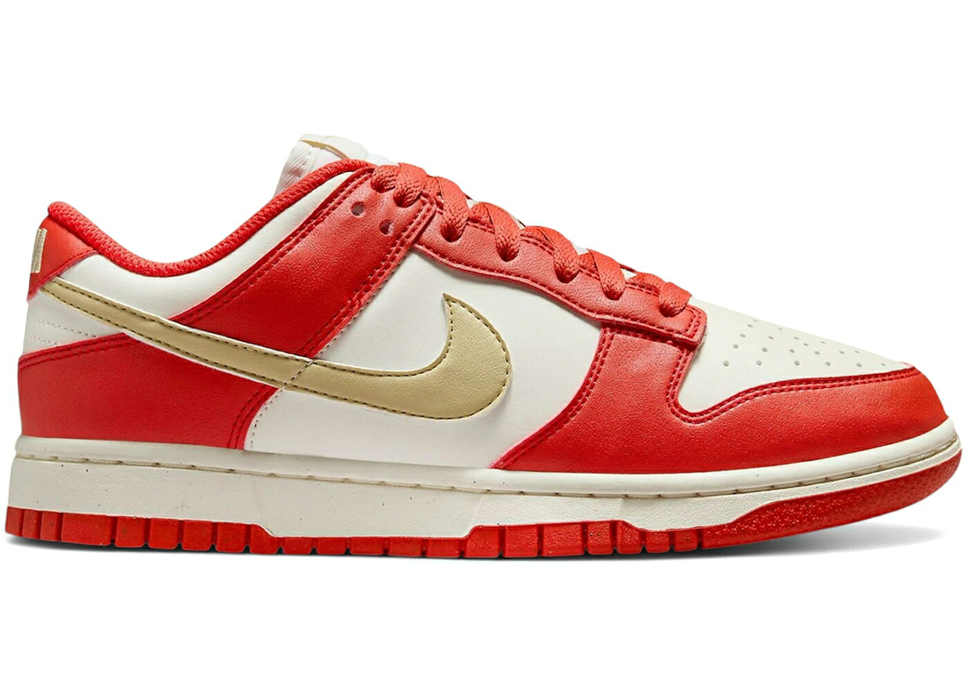 ナイキ ダンク クリムゾン 野球クラブ ゴールド ダンクロー WOMEN\u0027S スニーカー レディース NIKE DUNK LOW NEXT NATURE LIGHT CRIMSON TEAM GOLD (WOMEN\u0027S) / LIGHT CRIMSON TEAM GOLD SAIL