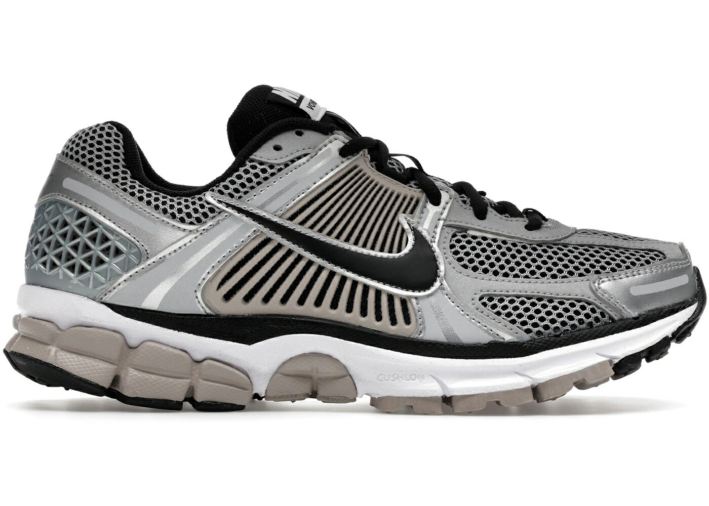 ナイキ ズーム 銀色 シルバー カレッジ 灰色 グレー スニーカー メンズ NIKE ZOOM VOMERO 5 METALLIC SILVER COLLEGE GREY / METALLIC SILVER COLLEGE GREY