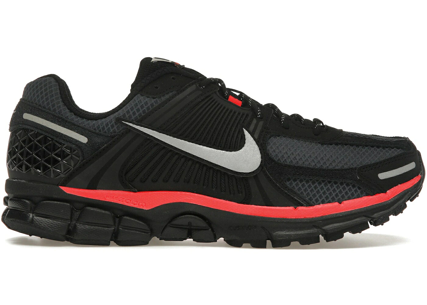 ナイキ ズーム 黒色 ブラック 赤 レッド 銀色 シルバー スニーカー メンズ NIKE ZOOM VOMERO 5 BLACK METALLIC UNIVERSITY RED / BLACK BLACK METALLIC SILVER|スニケス