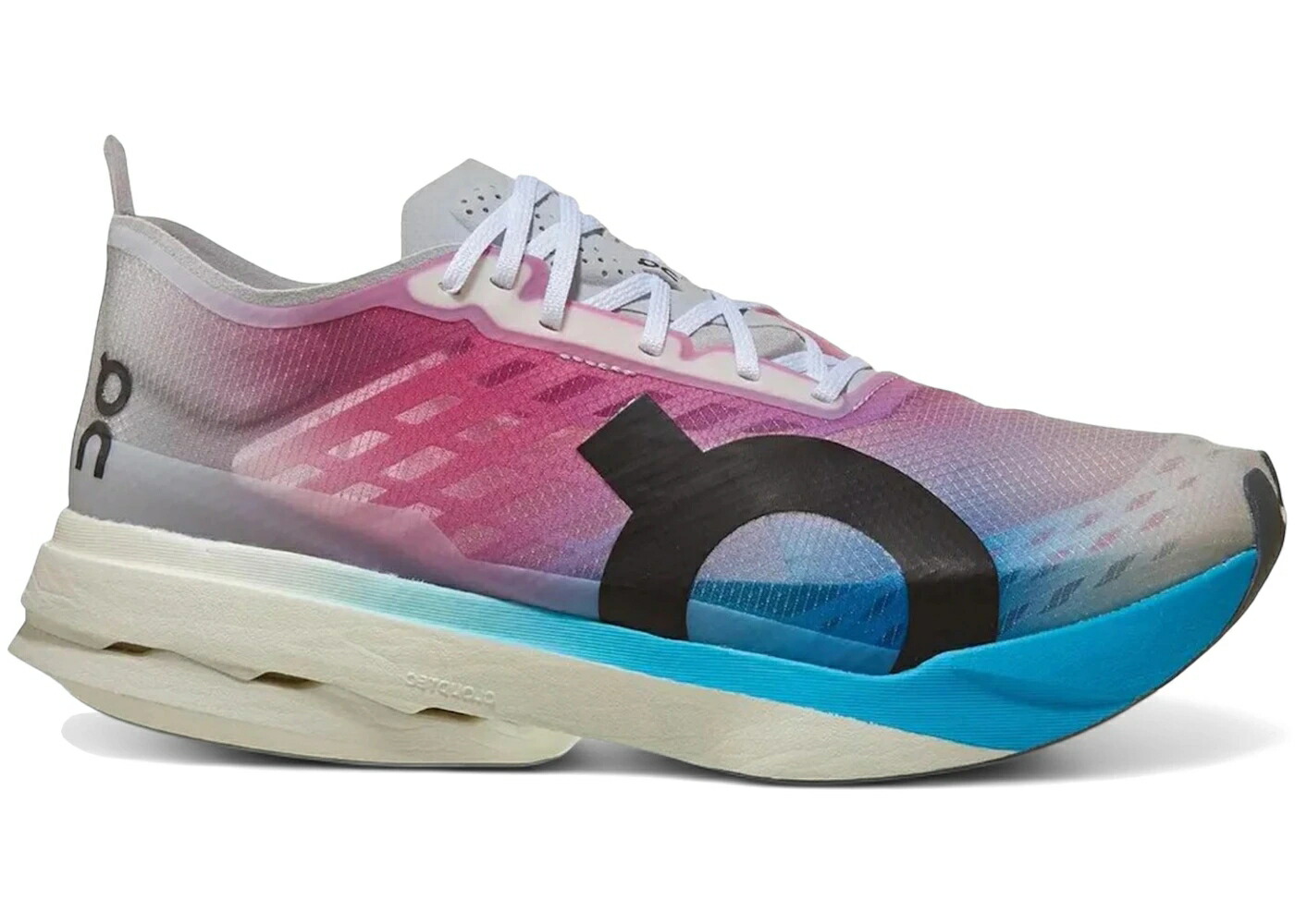 オン ストライク 白色 ホワイト WOMEN'S スニーカー レディース ON RUNNING CLOUDBOOM STRIKE WHITE HORIZON (WOMEN'S) / WHITE HORIZON|スニケス