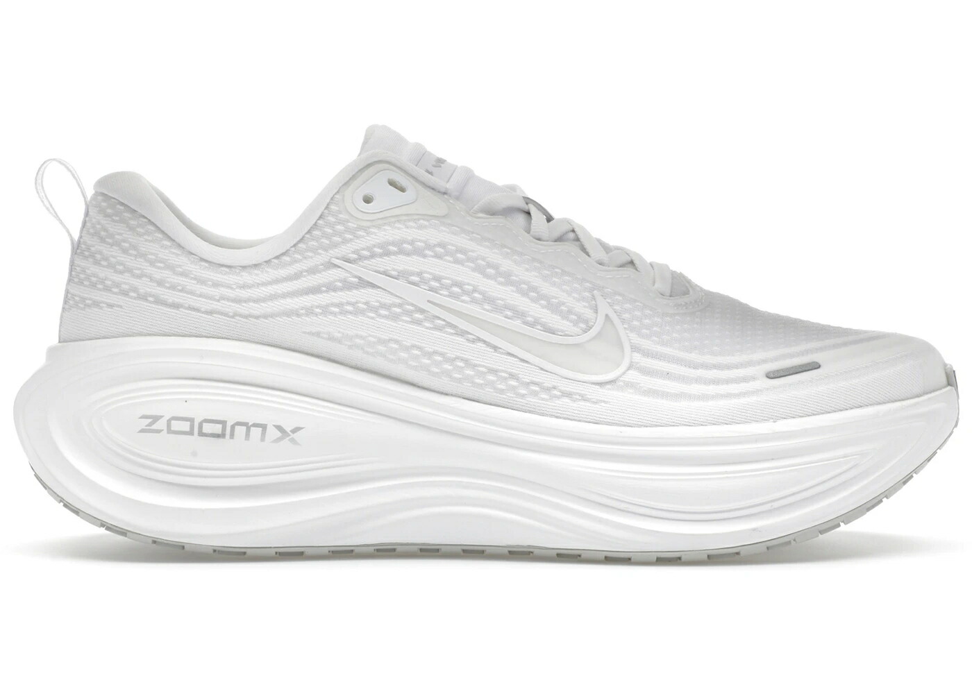 ナイキ 白色 ホワイト 銀色 シルバー スニーカー メンズ NIKE VOMERO PLUS WHITE / WHITE WHITE METALLIC SILVER