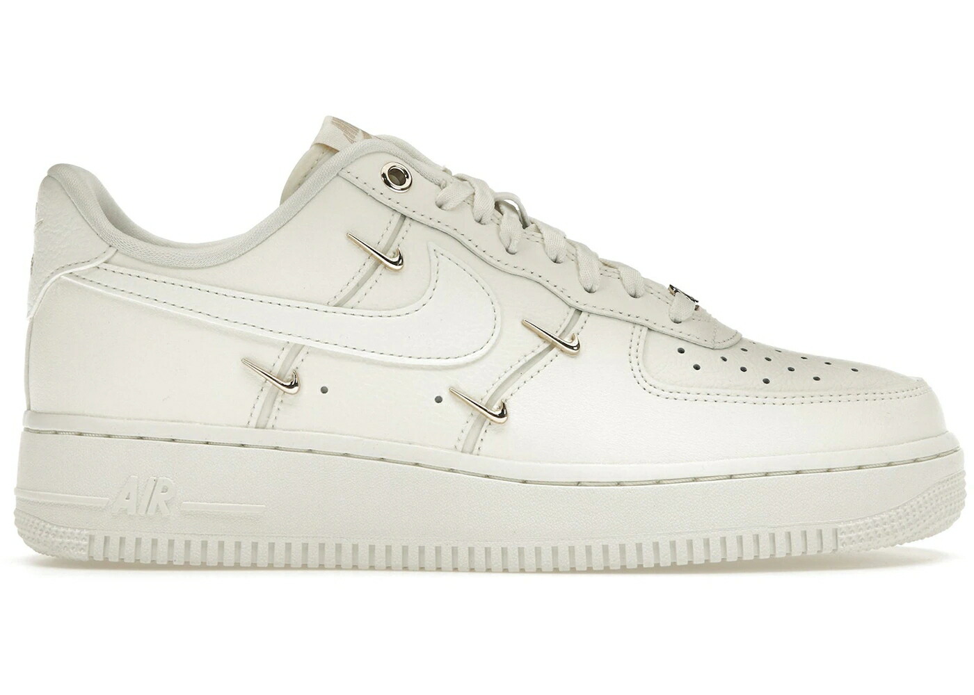 ナイキ ゴールド 空軍 \u002707 WOMEN\u0027S スニーカー レディース NIKE AIR FORCE 1 LX CN SAIL GOLD MINI SWOOSHES (WOMEN\u0027S) / SAIL SAIL METALLIC GOLD