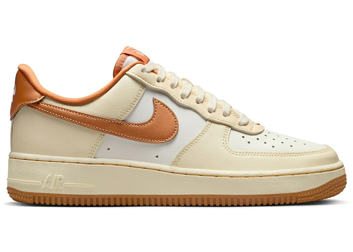 ナイキ ゴールド 銅色 コッパー 空軍 \u002707 WOMEN\u0027S スニーカー レディース NIKE AIR FORCE 1 LOW COCONUT MILK CELESTIAL GOLD COPPER (WOMEN\u0027S) / COCONUT MILK SAIL CELESTIAL GOLD