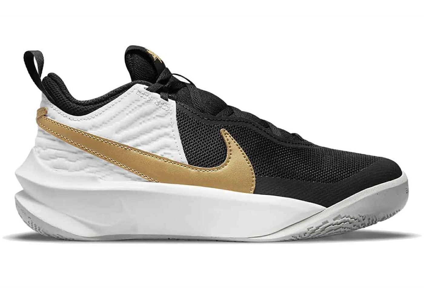 ナイキ チーム 黒色 ブラック ゴールド 白色 ホワイト ジュニア キッズ NIKE TEAM HUSTLE D 10 BLACK METALLIC GOLD (GS) / BLACK WHITE PHOTON DUST METALLIC ベビー マタニティ スニーカー 21,900円