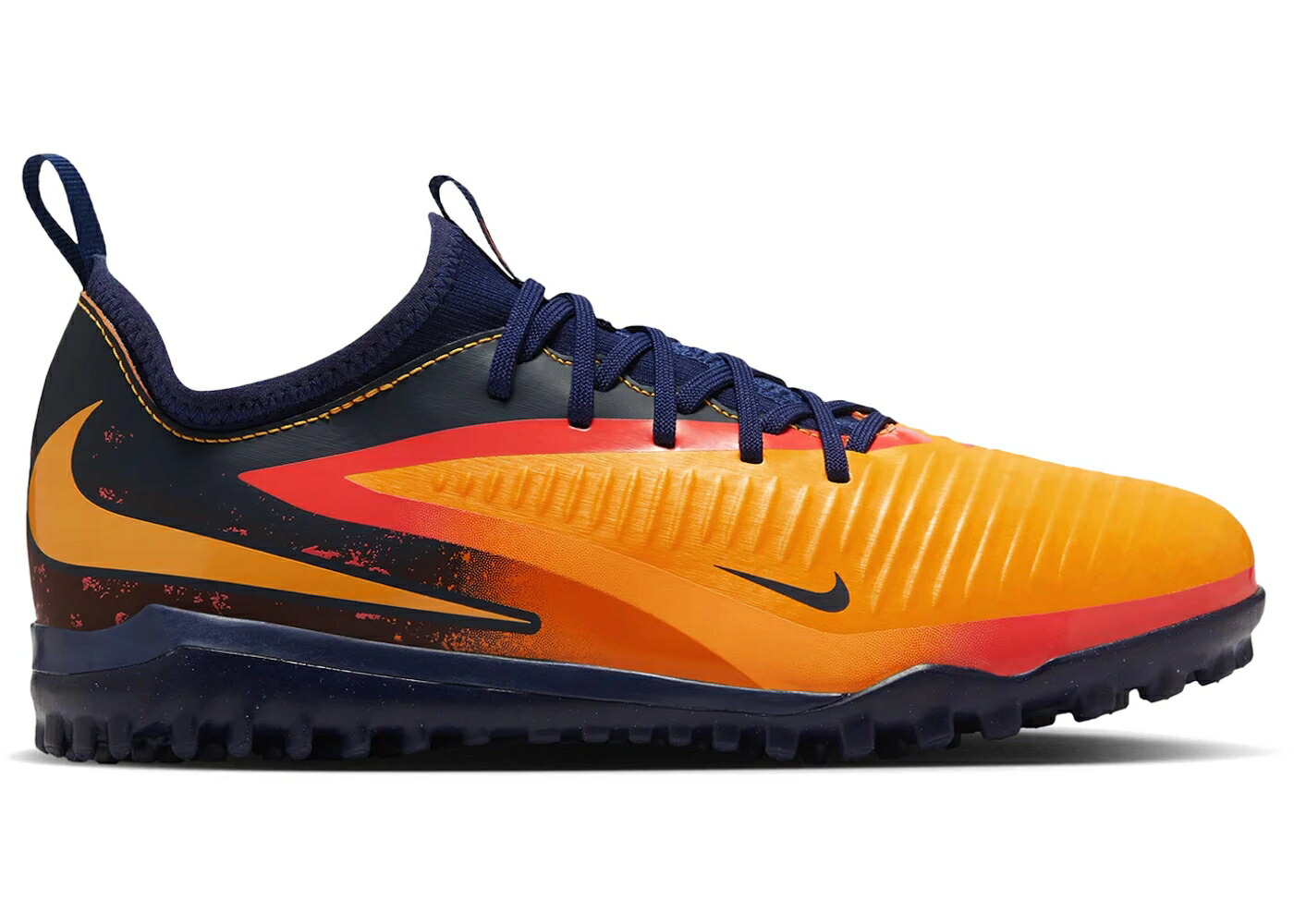 ナイキ アカデミー レーザー 橙 オレンジ 青色 ブルー ジュニア キッズ NIKE PHANTOM 6 LOW ACADEMY TF ERLING HAALAND PRECISION UNDER PRESSURE (GS) / LASER ORANGE BLUE VOID LEMON ベビー マタニティ スニーカー