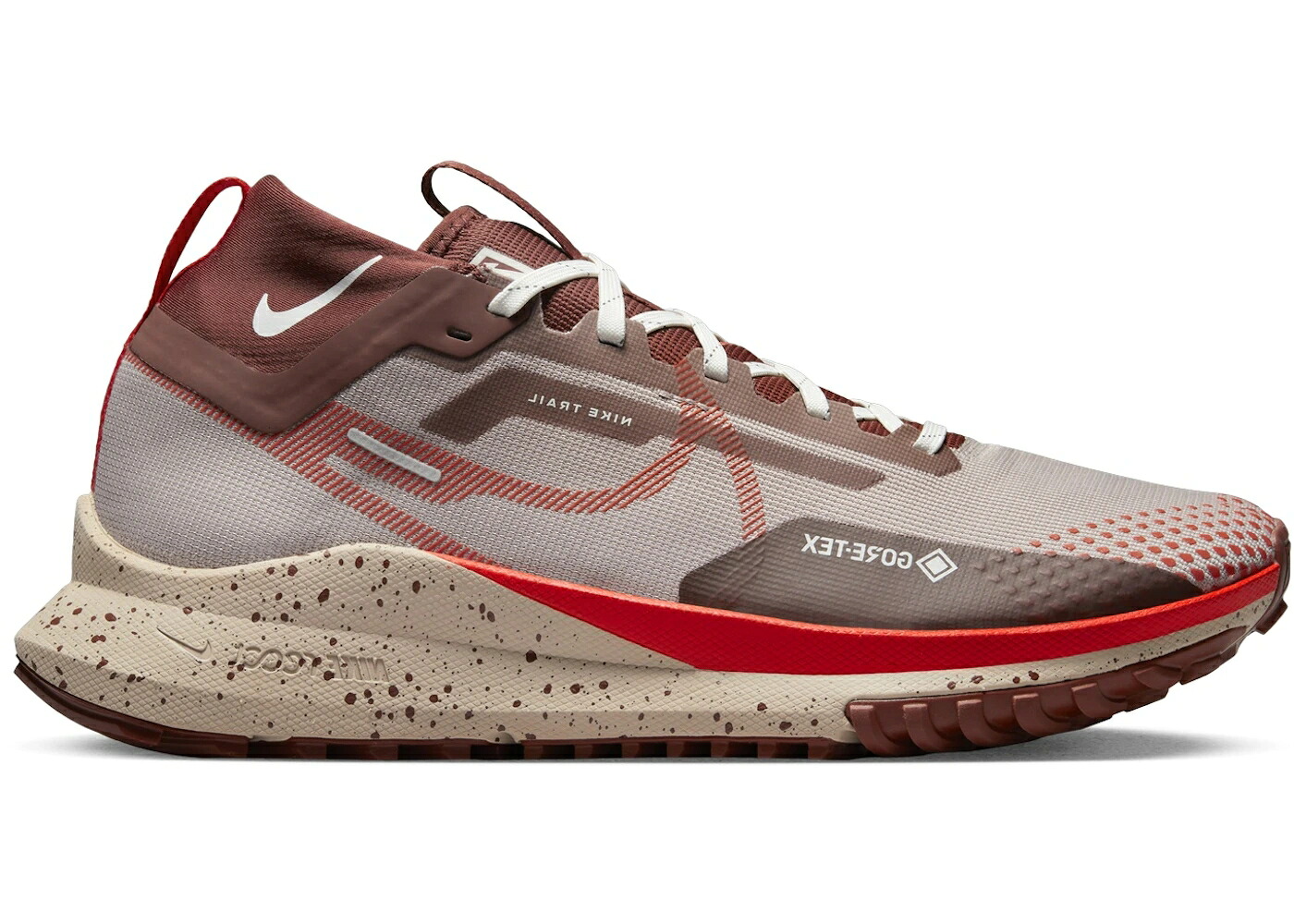 ナイキ リアクト ペガサス ゴアテックス 子馬 赤 赤いこと スニーカー メンズ NIKE REACT PEGASUS TRAIL 4 GORE-TEX DIFFUSED TAUPE DARK PONY SAIL PICANTE RED / DIFFUSED TAUPE DARK PONY SAIL