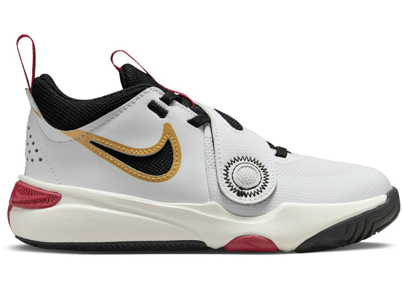 ナイキ チーム 白色 ホワイト ゴールド 赤 レッド 黒色 ブラック ジュニア キッズ NIKE TEAM HUSTLE D 11 WHITE METALLIC GOLD UNIVERSITY RED BLACK (PS) / WHITE METALLIC GOLD UNIVERSITY ベビー マタニティ スニー 24,000円