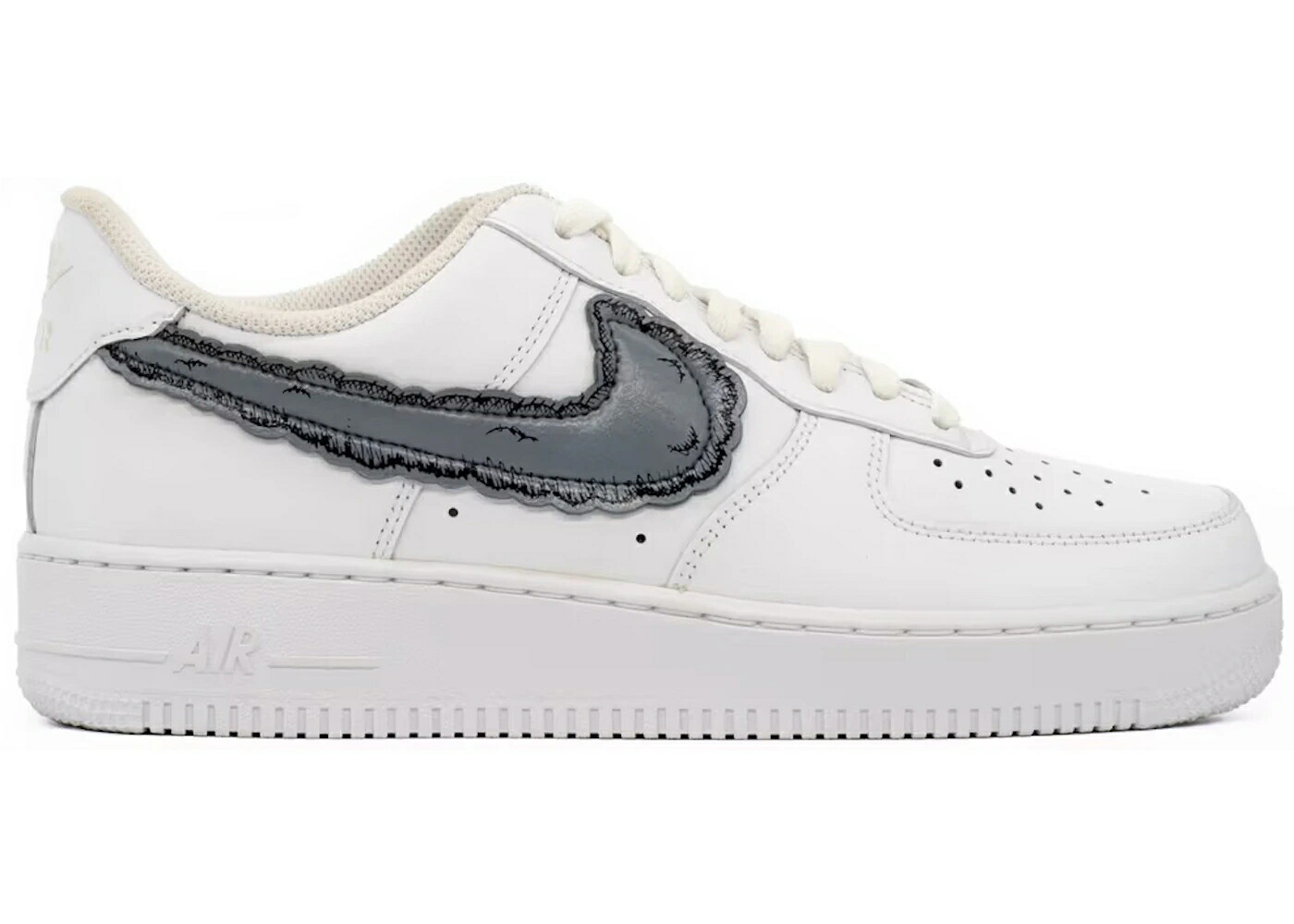 ナイキ 白色 ホワイト スカイ ハイ 灰色 グレー エアフォース '07 スニーカー メンズ NIKE AIR FORCE 1 LOW WHITE (KAWS SKY HIGH FARM WORKWEAR EDITION) / WHITE WHITE GREY
