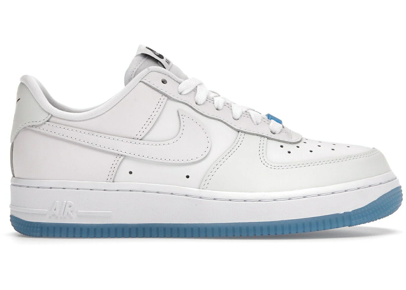 ナイキ 白いこと 白いこと 黒いこと 黒いこと 空軍 WOMEN\u0027S スニーカー レディース NIKE AIR FORCE 1 LOW LX UV REACTIVE (WOMEN\u0027S) / WHITE BLACK WHITE UNIVERSITY 靴-レディース靴