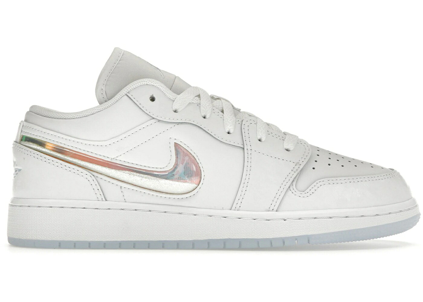 ナイキ ジョーダン スウッシュ スウォッシュ 白色 ホワイト 青色 ブルー ジュニア キッズ JORDAN 1 LOW SE GLITTER SWOOSH (GS) / WHITE SUMMIT WHITE ICE BLUE ベビー マタニティ スニーカー｜スニケス