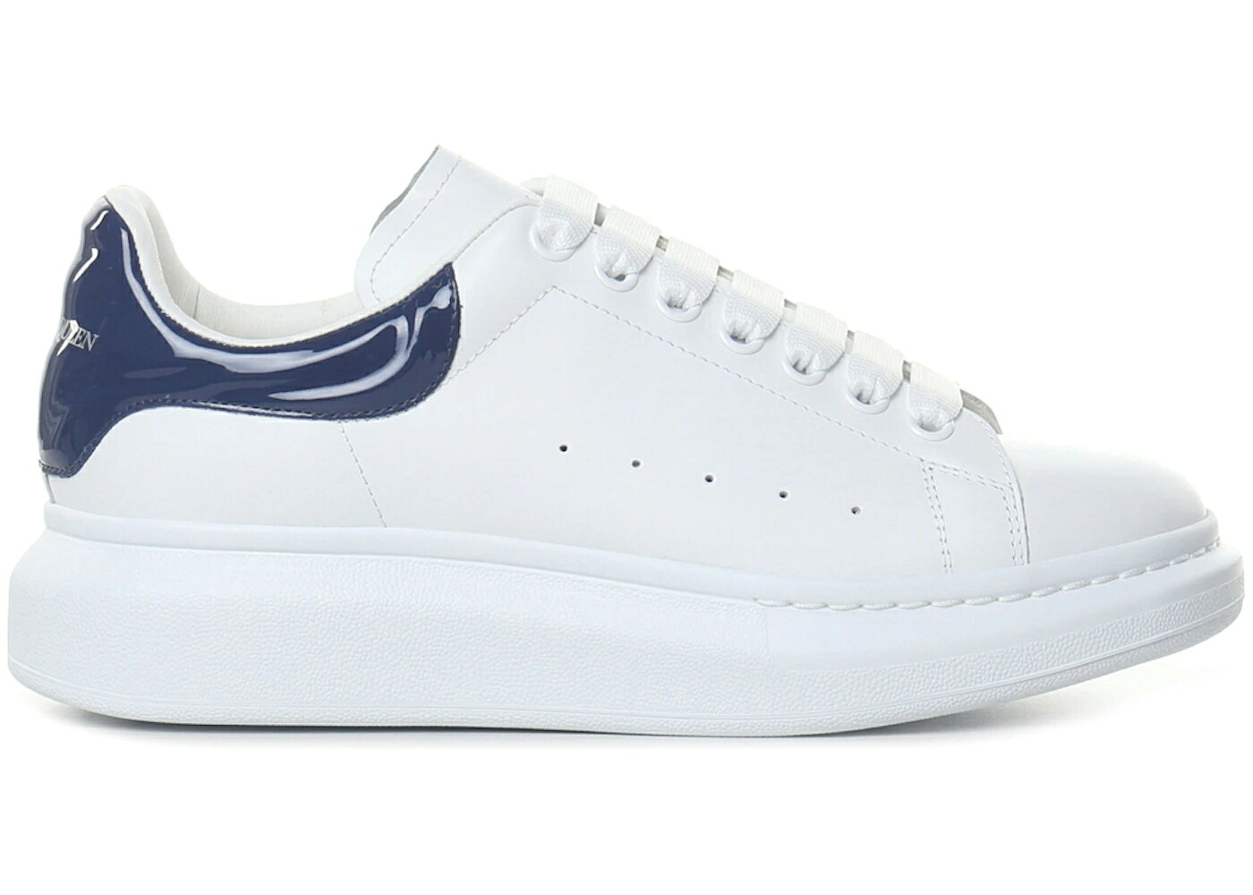 アレキサンダーマックイーン 白色 ホワイト 紺色 ネイビー スニーカー メンズ ALEXANDER MCQUEEN ALEXANDER MCQUEEN OVERSIZED WHITE NAVY / WHITE NAVY｜スニケス
