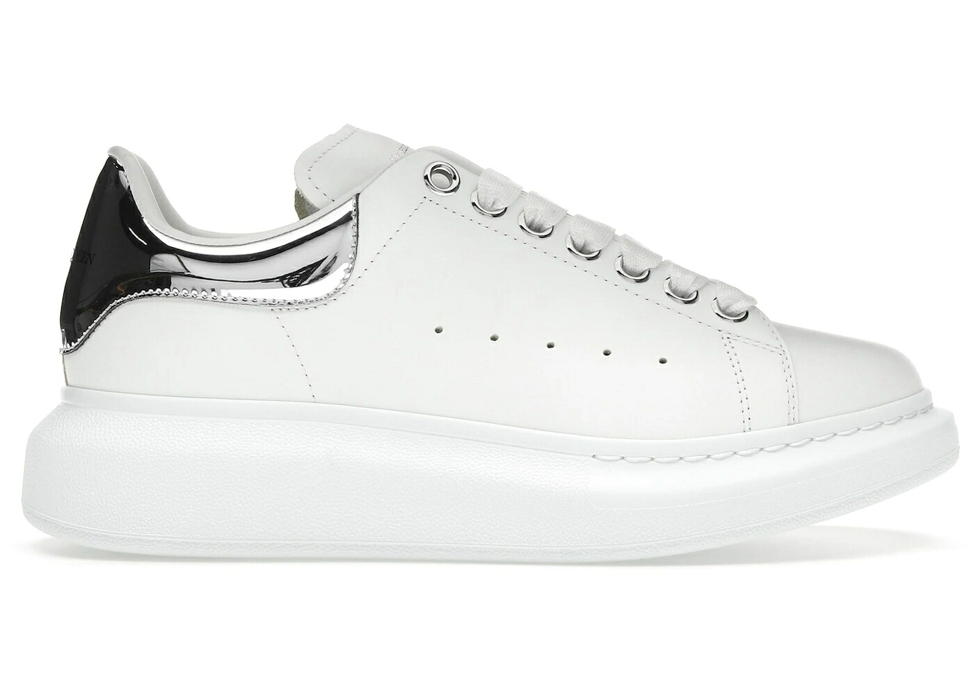 アレキサンダーマックイーン 白色 ホワイト 銀色 シルバー WOMEN'S スニーカー レディース ALEXANDER MCQUEEN ALEXANDER MCQUEEN OVERSIZED WHITE METALLIC SILVER (WOMEN'S) / WHITE SILVER｜スニケス