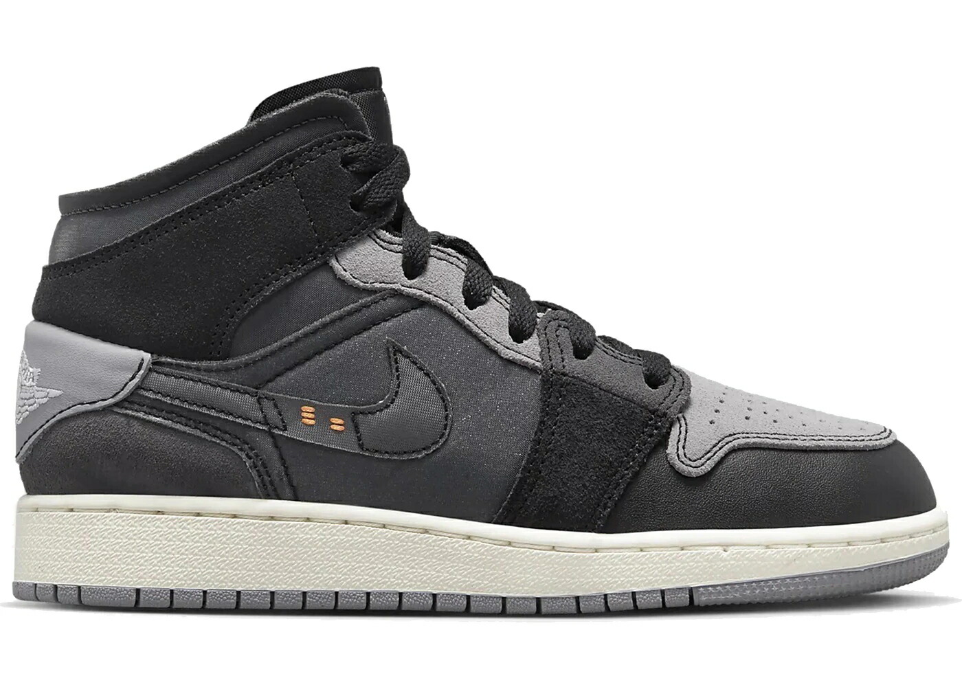 ナイキ ジョーダン ミッド 黒色 ブラック 灰色 シメント ジュニア キッズ JORDAN 1 MID CRAFT INSIDE OUT BLACK (GS) / BLACK LIGHT GRAPHITE SAIL CEMENT ベビー マタニティ スニーカー 23,944円