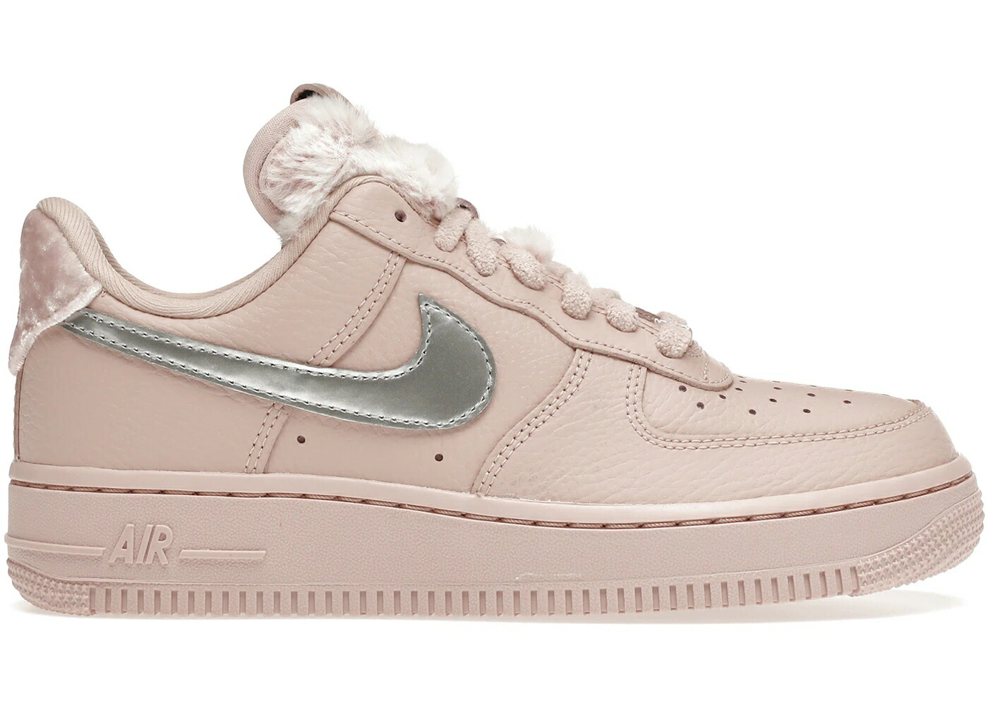 ナイキ ピンク オックスフォード エアフォース WOMEN'S スニーカー レディース NIKE AIR FORCE 1 LOW FAUX SHERPA FUR (WOMEN'S) / PINK OXFORD CEDAR METALLIC